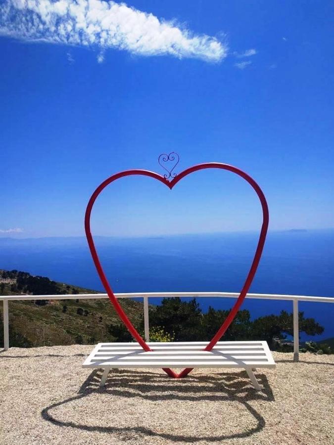 Royal King And Queen For Luxury Life Sarandë