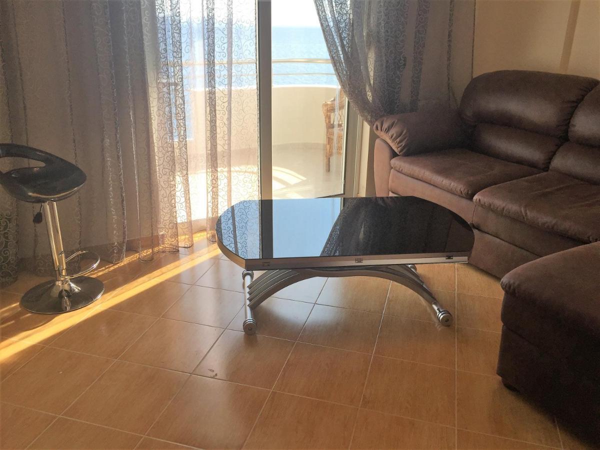 Royal King And Queen For Luxury Life Apartment