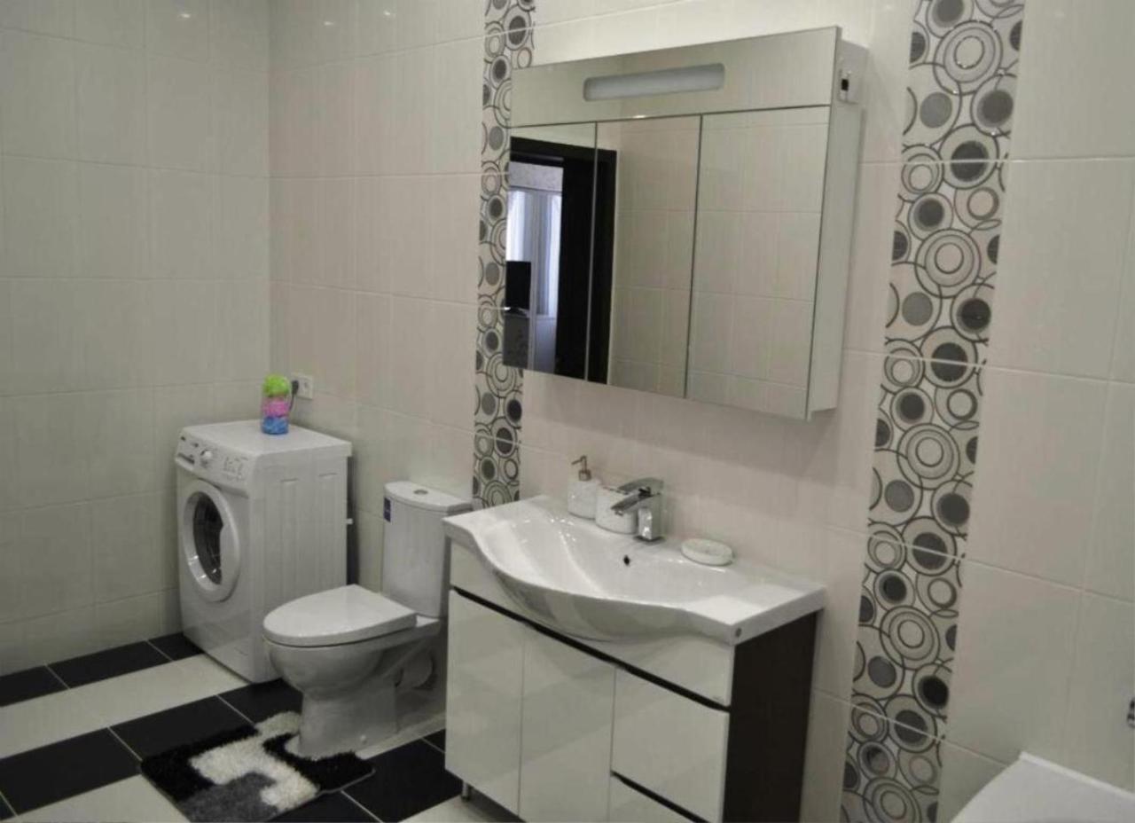 Royal King And Queen For Luxury Life Apartment *